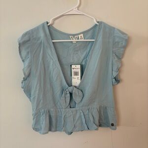 brand new! roxy light blue ruffle sleeve bow tie front crop blouse top🩵